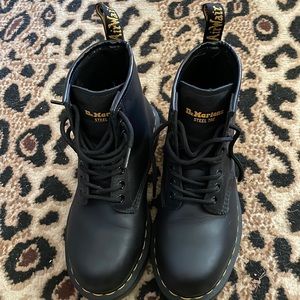 COPY - Womens steel toe Dr. Martens only worn once.